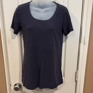 Lululemon Striped black and purple workout top. Sz 6/8.
